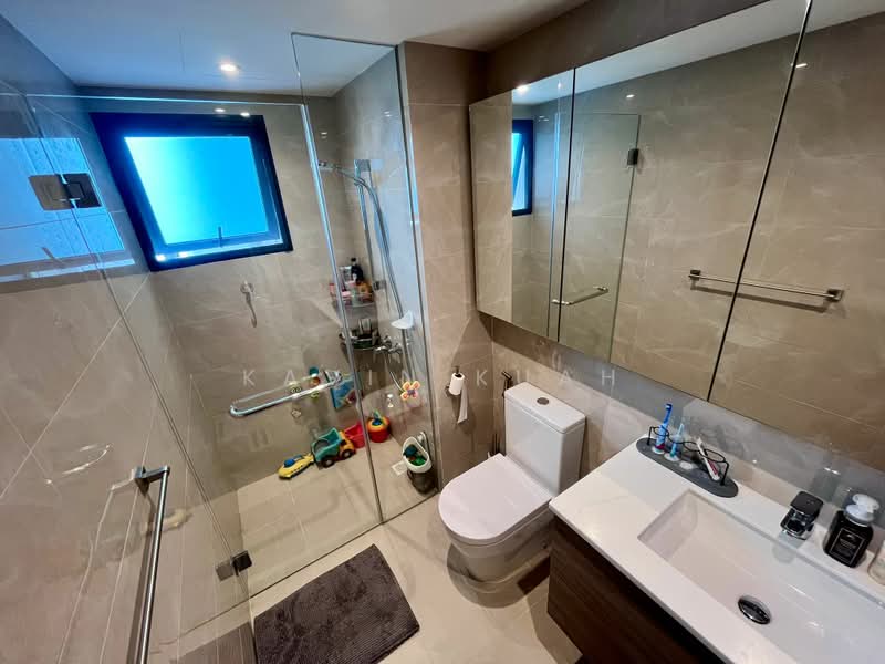 Treasure at Tampines, 35 Tampines Lane, 4 Bedrooms, 1,345 sqft, Condominium For Sale, by Kavin Kuah, 500161971 - Bathroom - PropertyGuru.com.sg