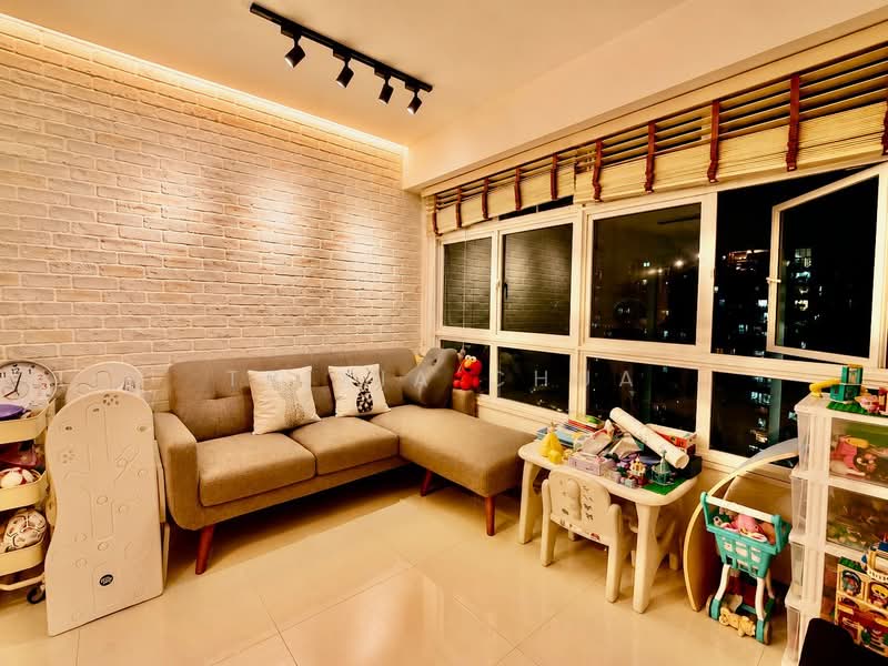 664A Punggol Drive, 664A Punggol Drive, 3 Bedrooms, 969 sqft, HDB Flat For Sale, by Trixia Chua, 500162004 - Living Room - PropertyGuru.com.sg