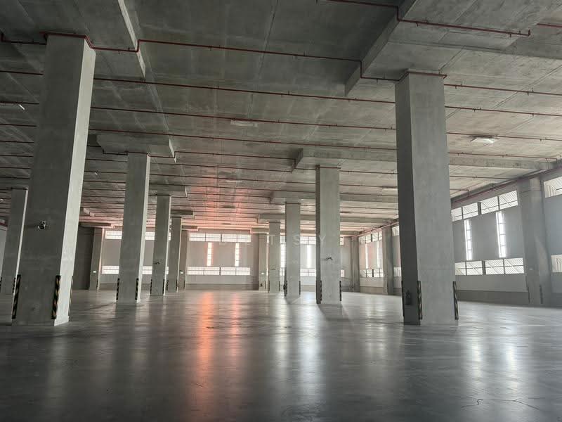 8m Clear Ceiling Height, 5 Dedicated Loading Bays - Near MRT, Boon Lay / Jurong / Tuas, 38,000 sqft, Warehouse For Rent, by Betsy Loh, 500162021 - Interior - CommercialGuru.com.sg
