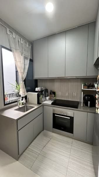 Kandis Residence, 2 Kandis Link, 2 Bedrooms, 808 sqft, Condominium For Sale, by Kelly Tan, 500162032 - Kitchen - PropertyGuru.com.sg
