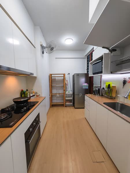 Parc Oasis, 35 Jurong East Avenue 1, 3 Bedrooms, 1,227 sqft, Condominium For Sale, by Elijah Poh, 500162046 - Kitchen - PropertyGuru.com.sg