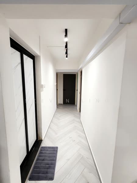 297 Bukit Batok Street 22, 297 Bukit Batok Street 22, 3 Bedrooms, 1,076 sqft, HDB Flat For Sale, by Steven Ling, 500162063 - Corridor - PropertyGuru.com.sg