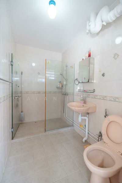 788 Choa Chu Kang North 6, 788 Choa Chu Kang North 6, 4 Bedrooms, 1,452 sqft, HDB Flat For Sale, by Alan Loh, 500162067 - Bathroom - PropertyGuru.com.sg