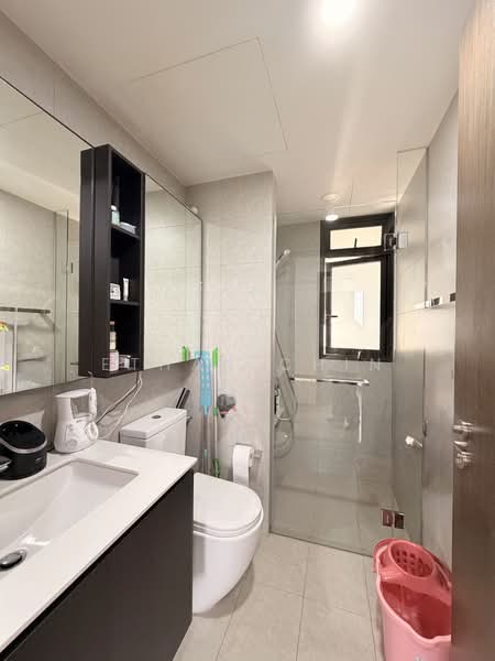 iNz Residence, 64 Choa Chu Kang Avenue 5, 3 Bedrooms, 990 sqft, Condominium For Rent, by Ethan Chin, 500162079 - Bathroom - PropertyGuru.com.sg