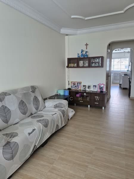 206 Petir Road, 206 Petir Road, 2 Bedrooms, 786 sqft, HDB Flat For Sale, by Luke Chew, 500162080 - Living Room - PropertyGuru.com.sg