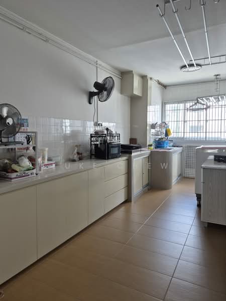 206 Petir Road, 206 Petir Road, 2 Bedrooms, 786 sqft, HDB Flat For Sale, by Luke Chew, 500162080 - Kitchen - PropertyGuru.com.sg