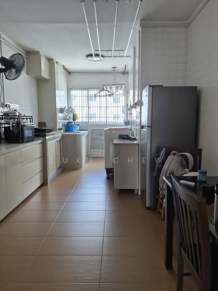 206 Petir Road, 206 Petir Road, 2 Bedrooms, 786 sqft, HDB Flat For Sale, by Luke Chew, 500162080 - Kitchen - PropertyGuru.com.sg