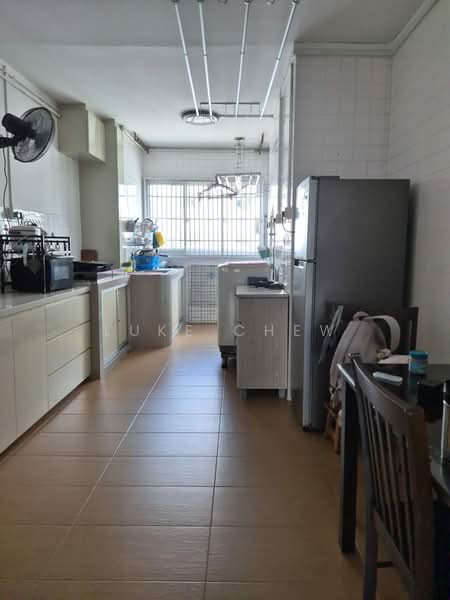 206 Petir Road, 206 Petir Road, 2 Bedrooms, 786 sqft, HDB Flat For Sale, by Luke Chew, 500162080 - Kitchen - PropertyGuru.com.sg