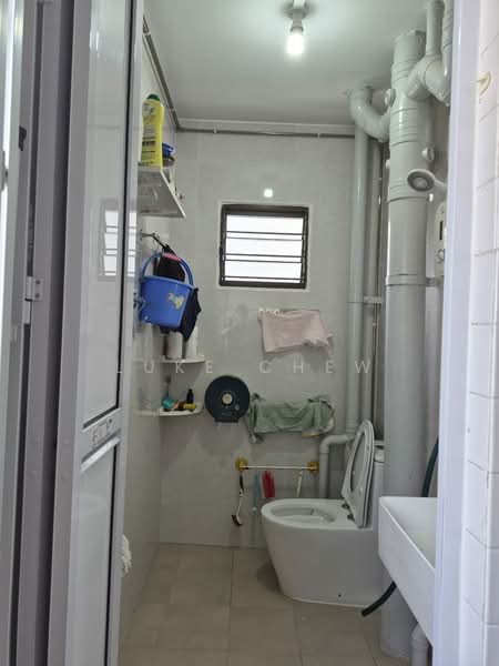 206 Petir Road, 206 Petir Road, 2 Bedrooms, 786 sqft, HDB Flat For Sale, by Luke Chew, 500162080 - Bathroom - PropertyGuru.com.sg