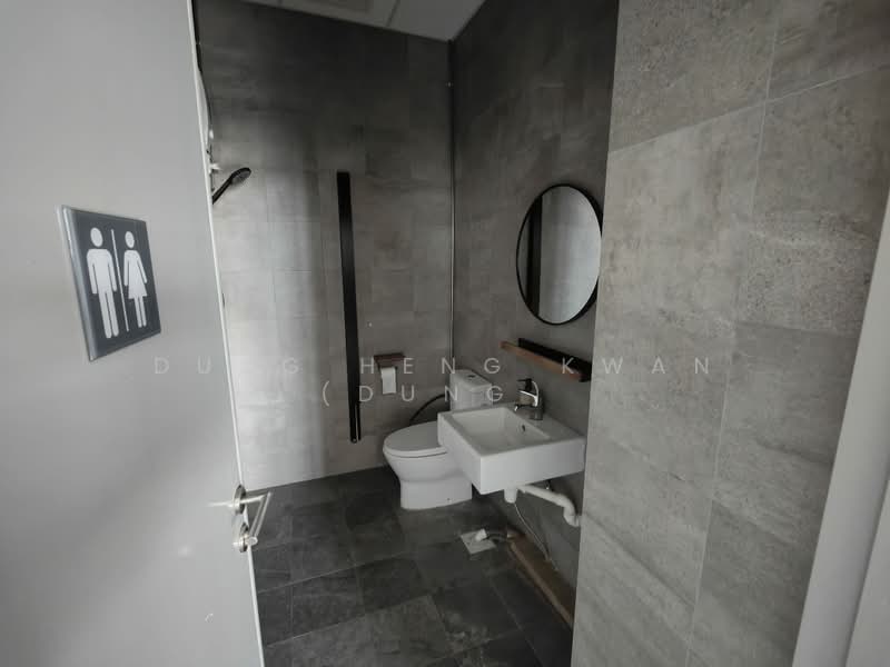 ✅ 40ft Access + Own Restroom + High Ceiling ✅, Tagore, 2,300 sqft, Light Industrial (B1) For Rent, by Dung Heng Kwan (Dung), 500162081 - Bathroom - CommercialGuru.com.sg