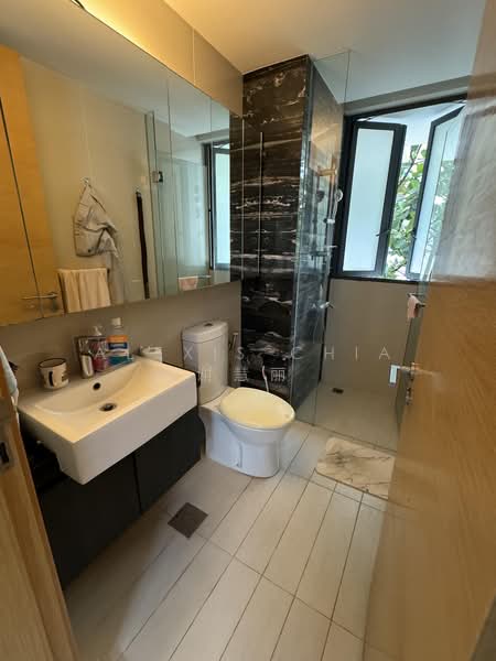 Hedges Park Condominium, 73 Flora Drive, 3 Bedrooms, 1,077 sqft, Condominium For Sale, by Alexis Chia 谢慧丽, 500162086 - Bathroom - PropertyGuru.com.sg