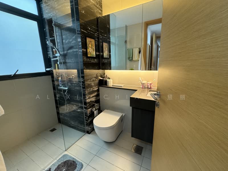 Hedges Park Condominium, 73 Flora Drive, 3 Bedrooms, 1,077 sqft, Condominium For Sale, by Alexis Chia 谢慧丽, 500162086 - Bathroom - PropertyGuru.com.sg