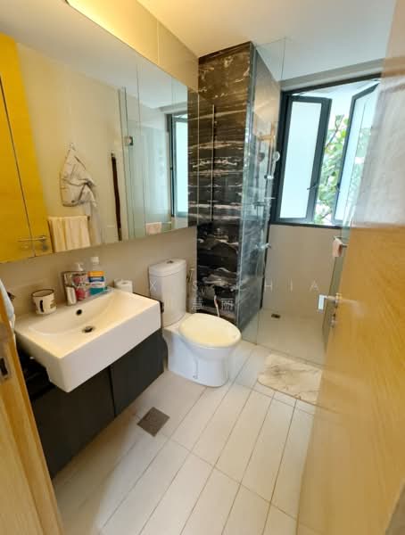 Hedges Park Condominium, 73 Flora Drive, 3 Bedrooms, 1,077 sqft, Condominium For Sale, by Alexis Chia 谢慧丽, 500162086 - Bathroom - PropertyGuru.com.sg