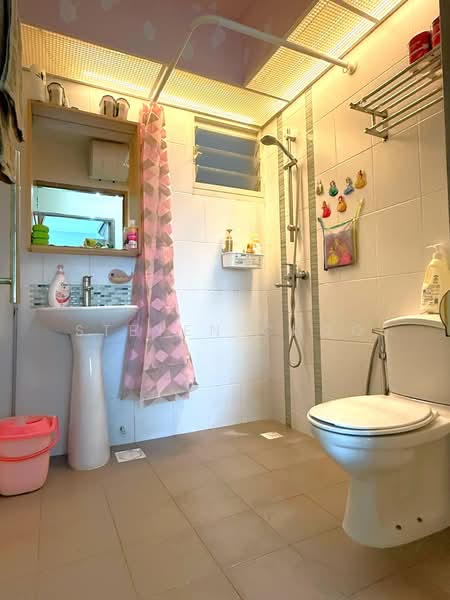 194B Bukit Batok West Avenue 6, 194B Bukit Batok West Avenue 6, Room Rental, 120 sqft, HDB Flat For Rent, by Steven Choo, 500162109 - Bathroom - PropertyGuru.com.sg