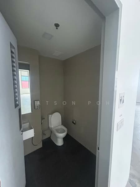 HH @ Kallang, 55 Kallang Pudding Road, 3,530 sqft, Light Industrial (B1) For Rent, by Watson Poh, 500162113 - Bathroom - CommercialGuru.com.sg
