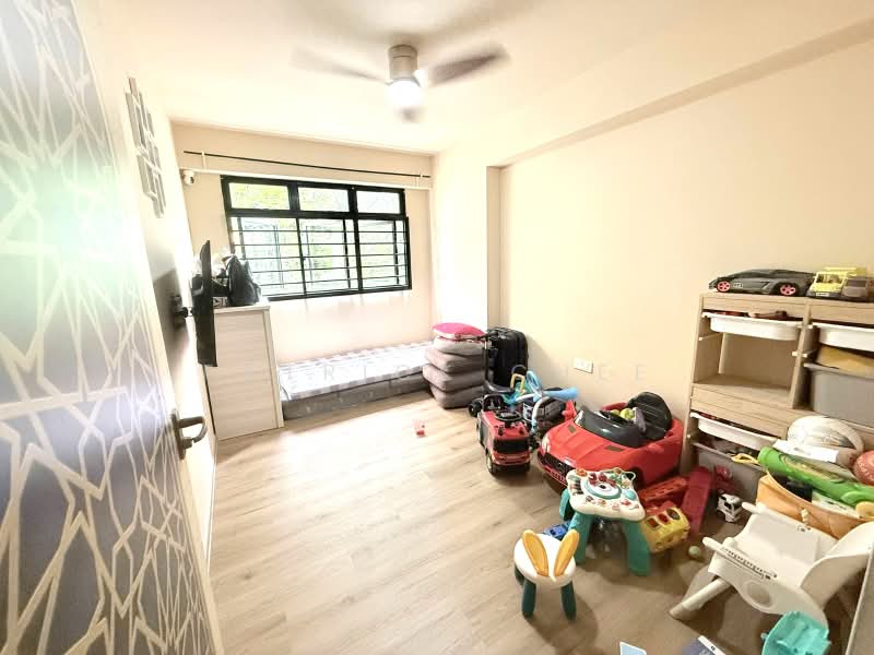 547A Segar Road, 547A Segar Road, 3 Bedrooms, 990 sqft, HDB Flat For Sale, by Patrick Chee, 500162115 - Bedroom - PropertyGuru.com.sg