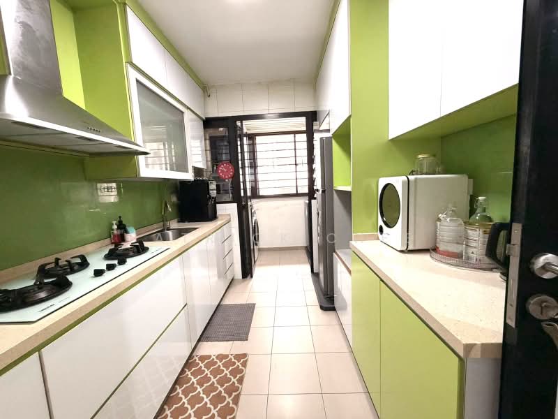 547A Segar Road, 547A Segar Road, 3 Bedrooms, 990 sqft, HDB Flat For Sale, by Patrick Chee, 500162115 - Kitchen - PropertyGuru.com.sg