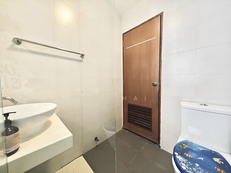 Richard's Park, Richards Avenue, 6 Bedrooms, 4,000 sqft, Terraced House For Sale, by Jayme Chai JP, 500162123 - Bathroom - PropertyGuru.com.sg