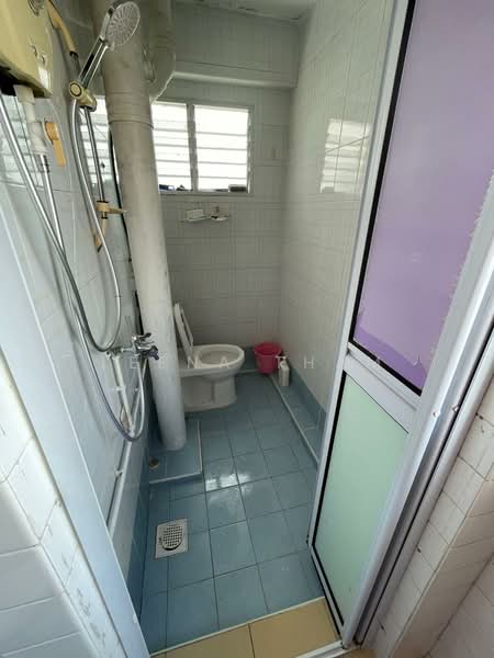 404 Yishun Avenue 6, 404 Yishun Avenue 6, Room Rental, 100 sqft, HDB Flat For Rent, by Leena Tham, 500162128 - Bathroom - PropertyGuru.com.sg