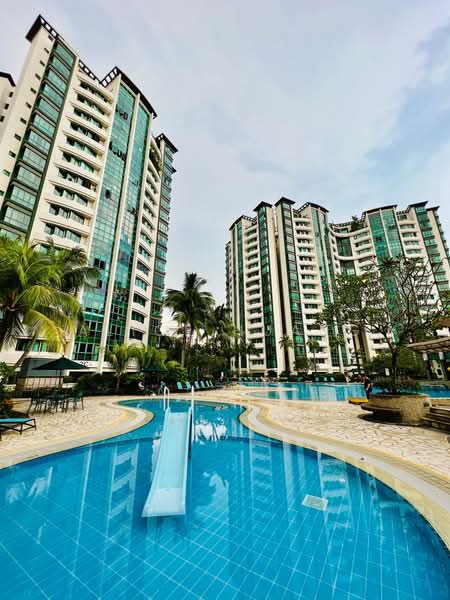 Palm Gardens, 2A Hong San Walk, 2 Bedrooms, 958 sqft, Condominium For Rent, by Alice Huang, 500162132 - Exterior - PropertyGuru.com.sg