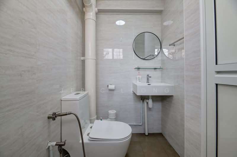 235 Bishan Street 22, 235 Bishan Street 22, 3 Bedrooms, 1,130 sqft, HDB Flat For Sale, by Jeric Leong, 500162138 - Bathroom - PropertyGuru.com.sg