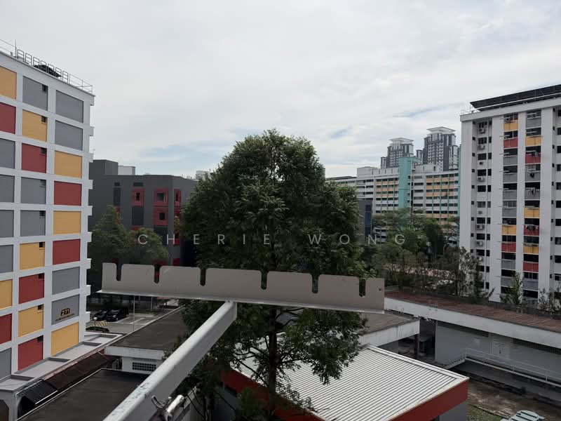 269 Bukit Batok East Avenue 4, 269 Bukit Batok East Avenue 4, 2 Bedrooms, 689 sqft, HDB Flat For Sale, by Cherie Wong, 500162141 - Exterior - PropertyGuru.com.sg