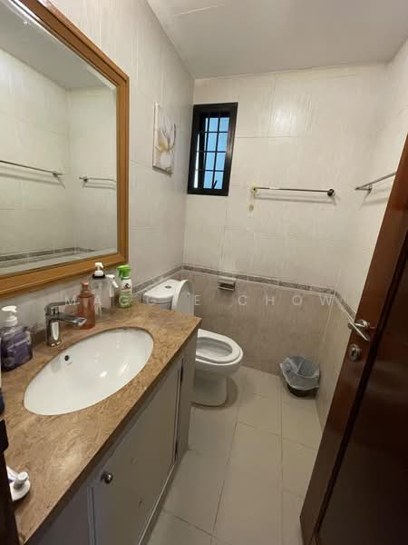 Eastpoint Green, 1 Simei Street 3, 2 Bedrooms, 969 sqft, Condominium For Rent, by Maggie Chow, 500162149 - Common Bathroom w Separate Shower Stall - PropertyGuru.com.sg