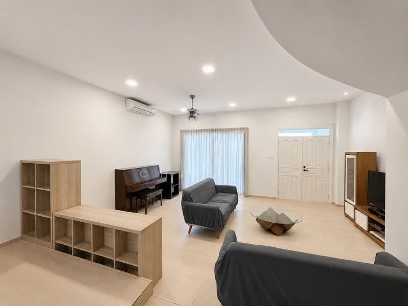 Yuk Tong Avenue, , 4 Bedrooms, 2,700 sqft, Terraced House For Sale, by Chan Xi, 500162151 - Living Room - PropertyGuru.com.sg