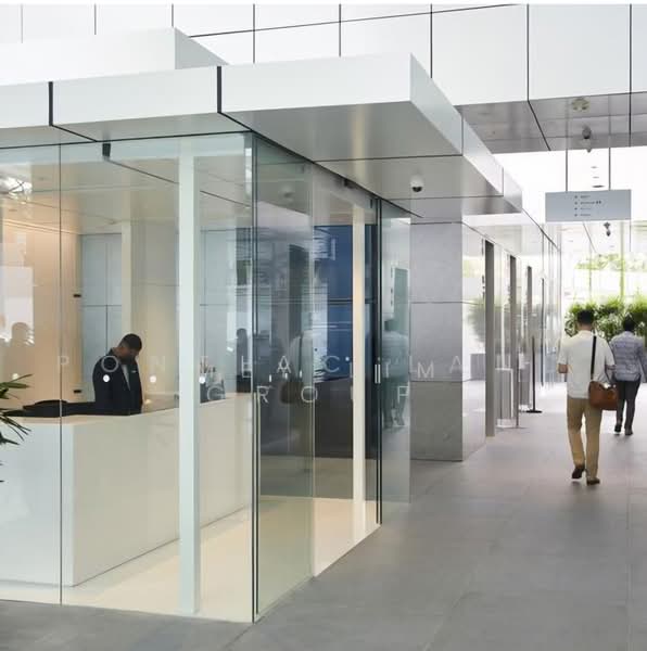 Camden Medical Centre, 1 Orchard Boulevard, 2,748 sqft, Medical For Rent, by Mey Lim, 500162173 - Lobby - CommercialGuru.com.sg