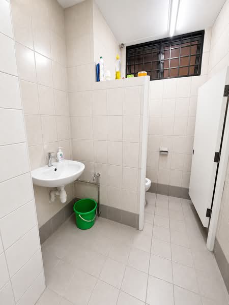 Eunos Techpark, 60 Kaki Bukit Place, 700 sqft, Factory / Workshop (B2) For Rent, by Celia Chong 张瑂籣, 500162175 - Bathroom - CommercialGuru.com.sg