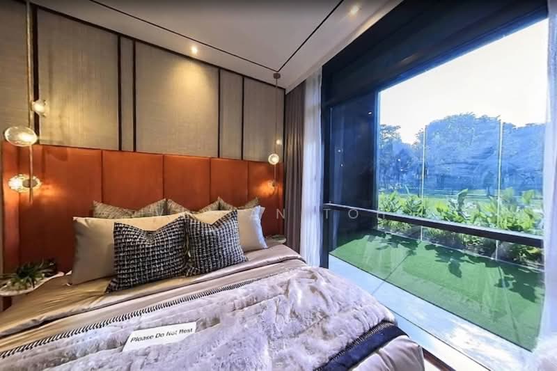 Rare freehold RCR Beside MRT 3-Bed + S !, , 3 Bedrooms, 1,087 sqft, Condominium For Sale, by Vivian Toh, 500162192 - Bedroom - PropertyGuru.com.sg