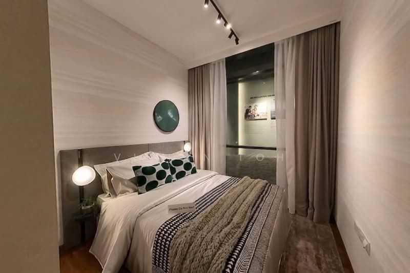 Rare freehold RCR Beside MRT 3-Bed + S !, , 3 Bedrooms, 1,087 sqft, Condominium For Sale, by Vivian Toh, 500162192 - Bedroom - PropertyGuru.com.sg