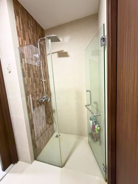 Laurel Tree, Hillview Terrace, 1 Bedroom, 463 sqft, Condominium For Sale, by Andrew Ho 何伟恒, 500162194 - Bathroom - PropertyGuru.com.sg