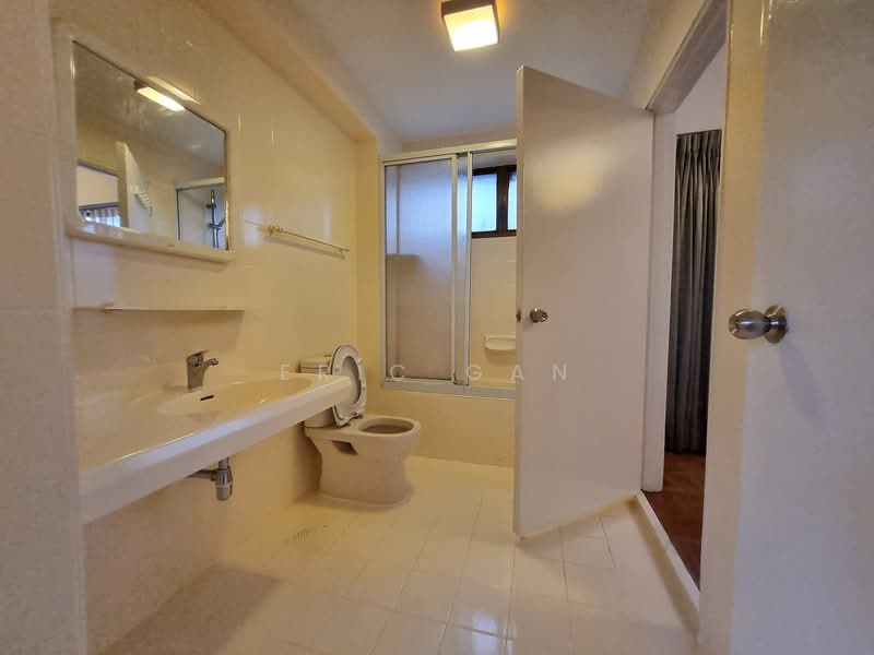 The Cairnhill, 4 Cairnhill Rise, 4 Bedrooms, 2,788 sqft, Condominium For Rent, by Eric Gan, 500162219 - Common Bedroom 2 attached Bathroom - PropertyGuru.com.sg