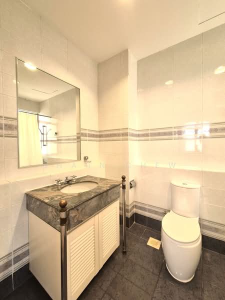 Leonie Condotel, 2 Leonie Hill Road, 4 Bedrooms, 2,568 sqft, Condominium For Rent, by Shaun Chew, 500162223 - Bathroom - PropertyGuru.com.sg