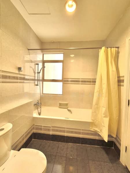 Leonie Condotel, 2 Leonie Hill Road, 4 Bedrooms, 2,568 sqft, Condominium For Rent, by Shaun Chew, 500162223 - Bathroom - PropertyGuru.com.sg