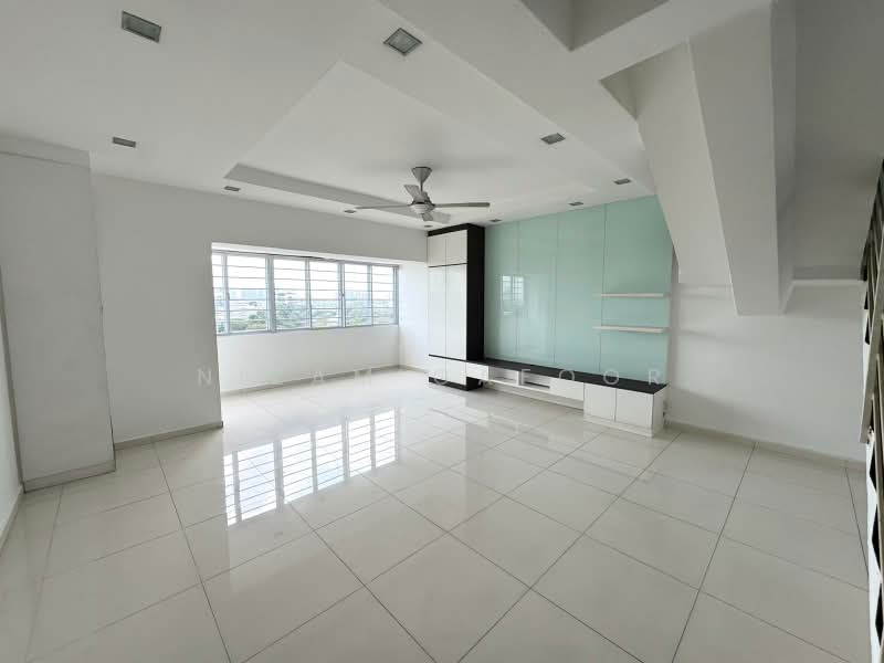 Sherwood Towers, 1 Jalan Anak Bukit, 3 Bedrooms, 1,830 sqft, Apartment For Sale, by Nizam Gafoor, 500162252 - Living Room - PropertyGuru.com.sg