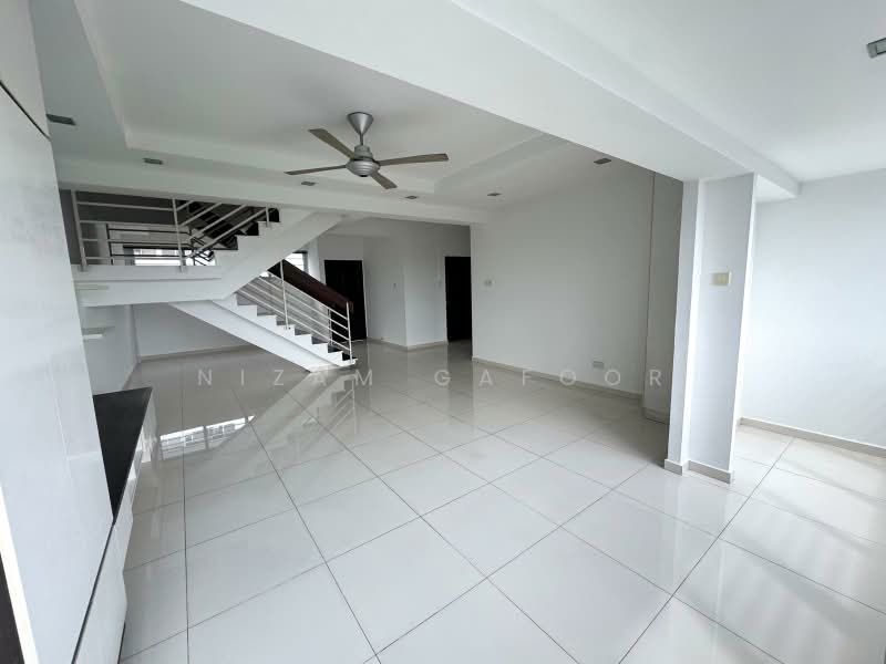 Sherwood Towers, 1 Jalan Anak Bukit, 3 Bedrooms, 1,830 sqft, Apartment For Sale, by Nizam Gafoor, 500162252 - Living Room - PropertyGuru.com.sg