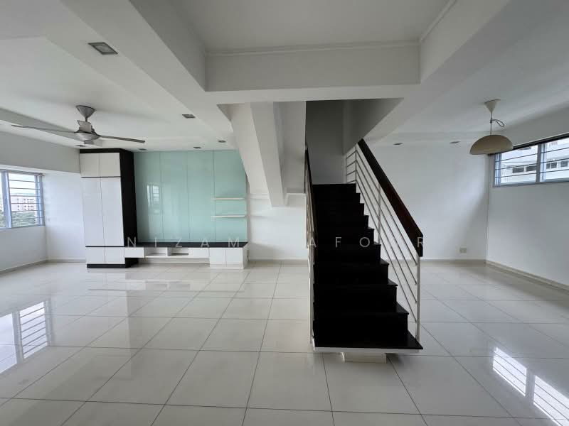 Sherwood Towers, 1 Jalan Anak Bukit, 3 Bedrooms, 1,830 sqft, Apartment For Sale, by Nizam Gafoor, 500162252 - Living Room - PropertyGuru.com.sg