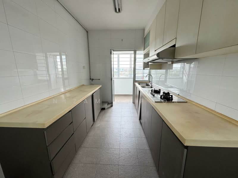 Sherwood Towers, 1 Jalan Anak Bukit, 3 Bedrooms, 1,830 sqft, Apartment For Sale, by Nizam Gafoor, 500162252 - Kitchen - PropertyGuru.com.sg