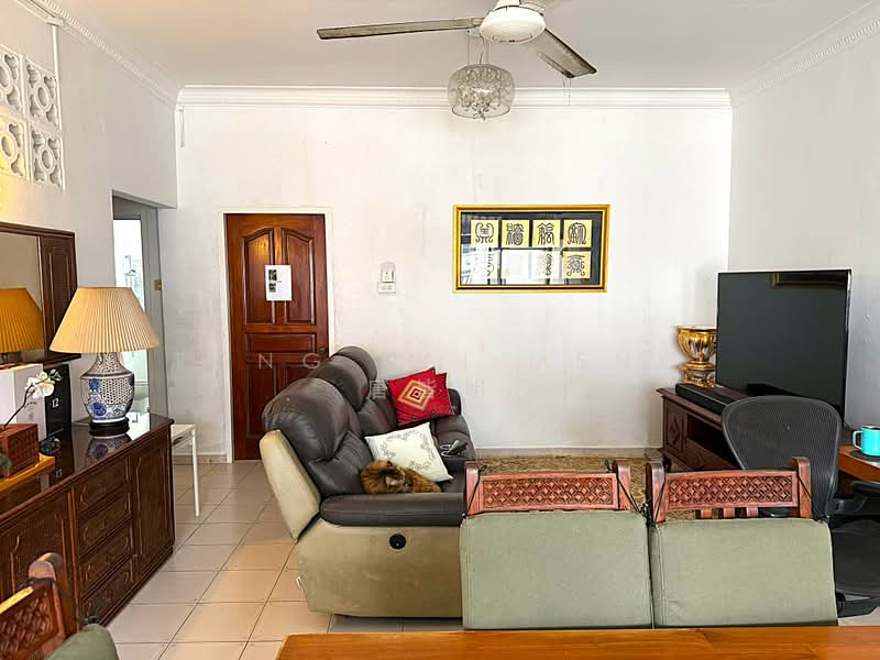 Lloyd Mansion, 3 Lloyd Road, 3 Bedrooms, 1,200 sqft, Condominium For Sale, by Tong Kai Meng 唐皆明, 500162259 - Living Room - PropertyGuru.com.sg