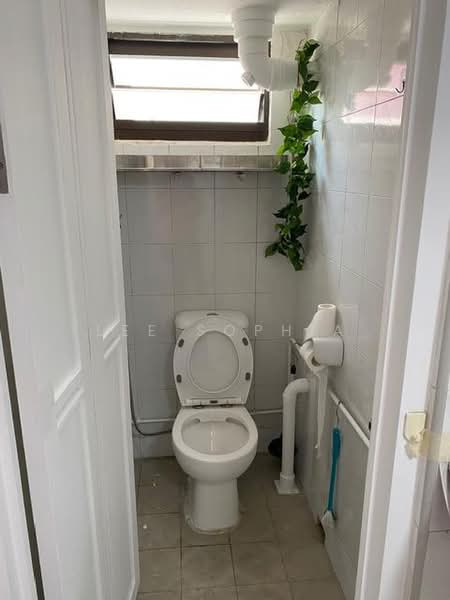 8 Empress Road, 8 Empress Road, 2 Bedrooms, 700 sqft, HDB Flat For Rent, by Lee Sophia, 500162282 - Bathroom - PropertyGuru.com.sg
