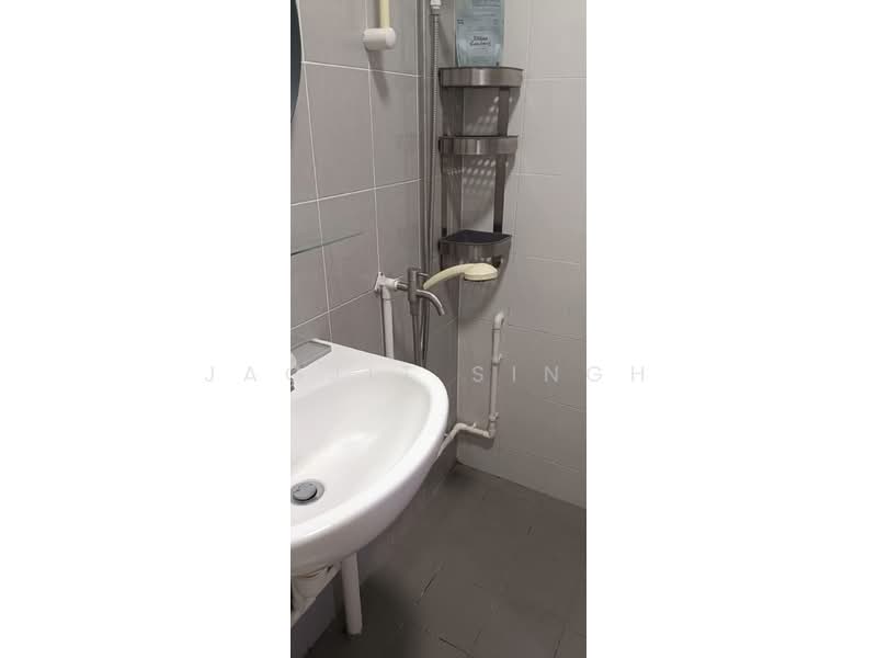171 Bishan Street 13, 171 Bishan Street 13, 2 Bedrooms, 700 sqft, HDB Flat For Rent, by JAGJIT SINGH, 500162297 - Bathroom - PropertyGuru.com.sg