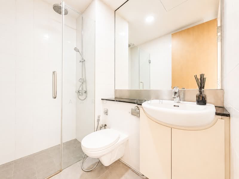The Paterson Edge, 26 Paterson Road, 2 Bedrooms, 990 sqft, Apartment For Sale, by Aaron Oon, 500162350 - Bathroom - PropertyGuru.com.sg