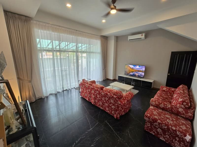 Room Rental @ Loyang Villas, , Room Rental, 150 sqft, Terraced House For Rent, by Damon Koh, 500162353 - Living Room - PropertyGuru.com.sg