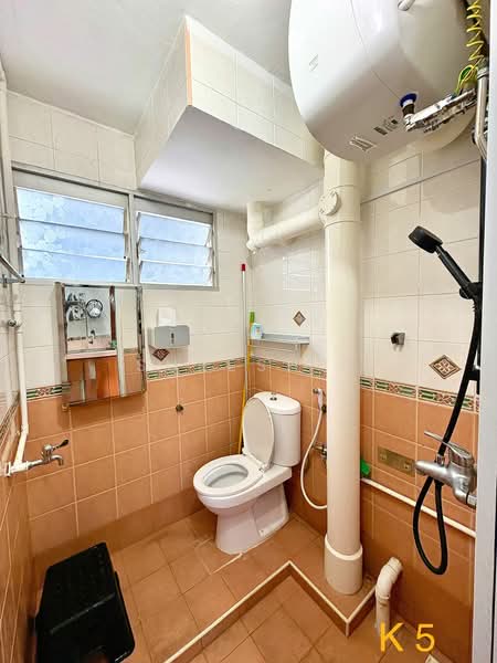 622 Bedok Reservoir Road, 622 Bedok Reservoir Road, 3 Bedrooms, 980 sqft, HDB Flat For Sale, by Suresh ., 500162355 - Bathroom - PropertyGuru.com.sg