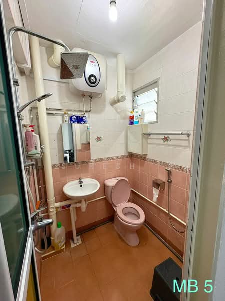 622 Bedok Reservoir Road, 622 Bedok Reservoir Road, 3 Bedrooms, 980 sqft, HDB Flat For Sale, by Suresh ., 500162355 - Bathroom - PropertyGuru.com.sg