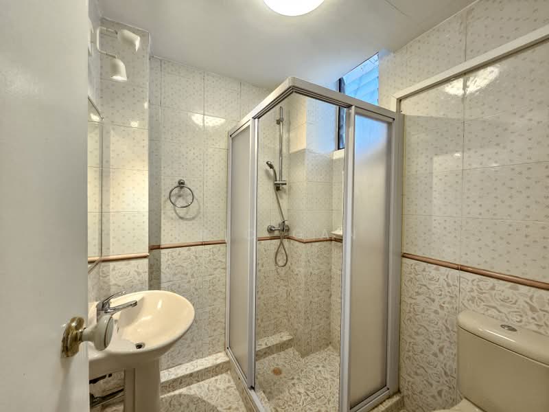 Chancery Grove, 25L Chancery Lane, 4 Bedrooms, 2,013 sqft, Cluster House For Rent, by Eric Gan, 500162367 - Bathroom - PropertyGuru.com.sg
