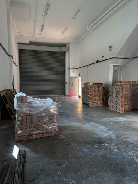 Tradehub 21, 18 Boon Lay Way, 3,853 sqft, Light Industrial (B1) For Rent, by SHERRY SHEN, 500162386 - Ground floor production area - CommercialGuru.com.sg