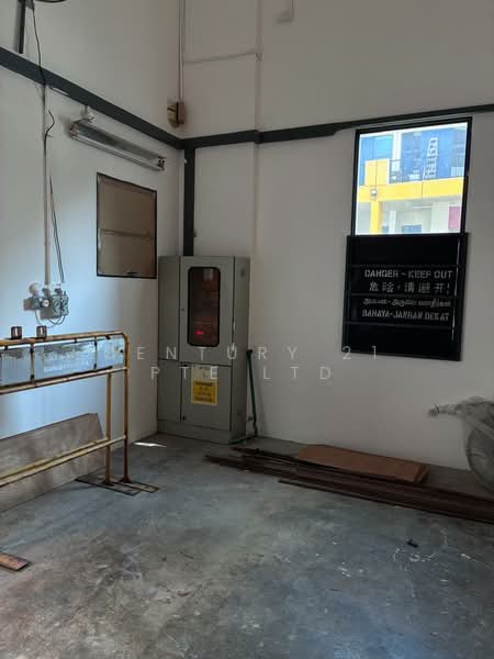 Tradehub 21, 18 Boon Lay Way, 3,853 sqft, Light Industrial (B1) For Rent, by SHERRY SHEN, 500162386 - Ground floor production area- DB box - CommercialGuru.com.sg